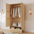 Armoire avec des portes en rotin tresse et 2 portes